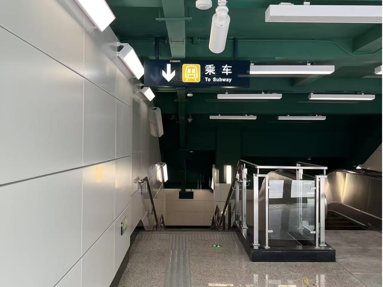 1750925038954660.jpg 群力第五大道站.jpg